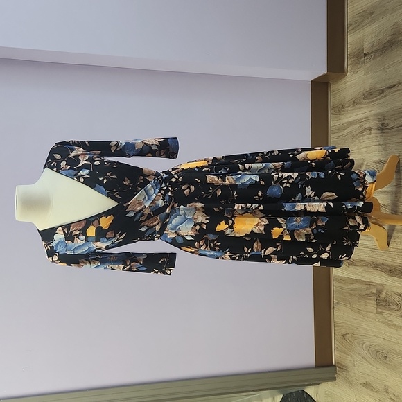 UNIQUE VINTAGE floral wrap dress - Picture 1 of 13